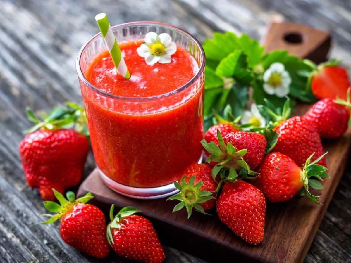 Proste koktajle z truskawkami, które orzeźwiają w upalne dni
