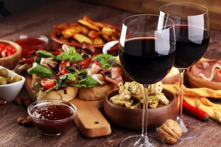 Jakie przekąski do wina? Odkryj idealne połączenia dla każdego smaku