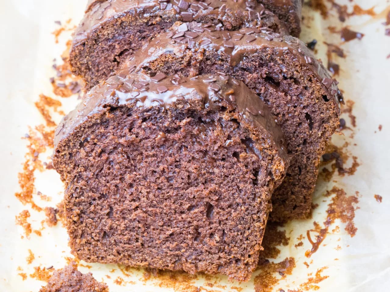 Proste przepisy na małe ciasto do keksówki, które zaskoczą smakiem