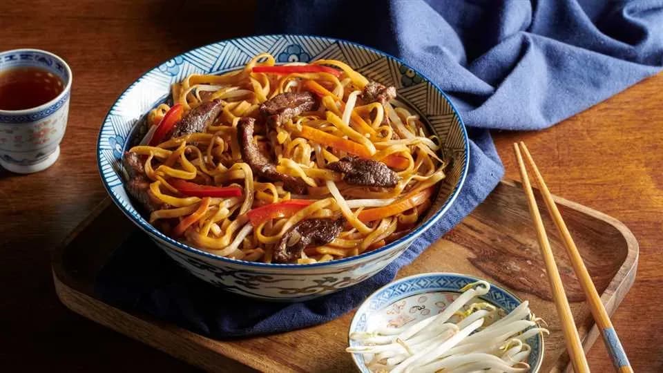 Jak ugotować makaron chow mein w 30 minut – szybki i smaczny przepis