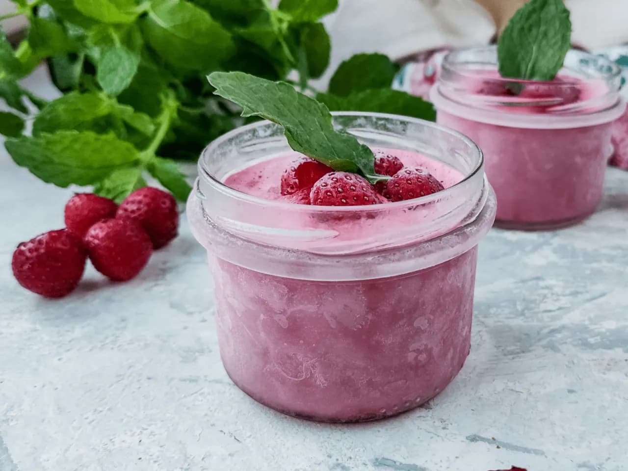 Przepisy na zdrowe lody: Smakowite i proste lody bez cukru