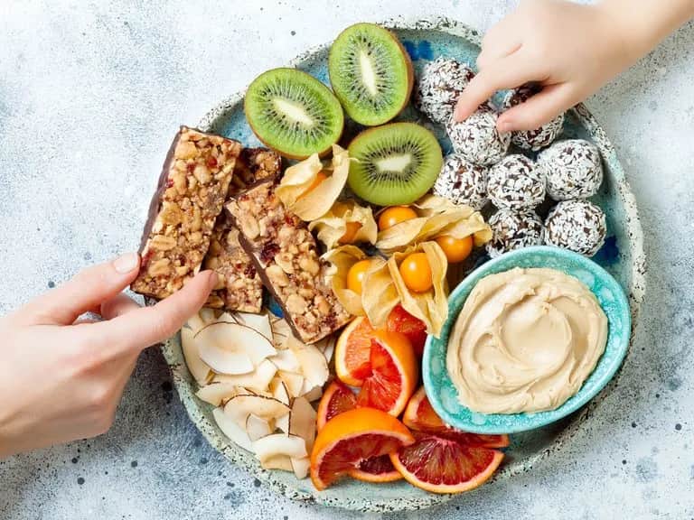 Zdrowe przekąski fit, które zaspokoją Twój głód bez wyrzutów sumienia