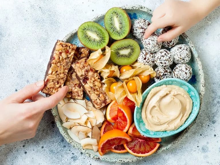 Zdrowe przekąski fit, które zaspokoją Twój głód bez wyrzutów sumienia